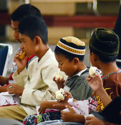 Eating lunch together